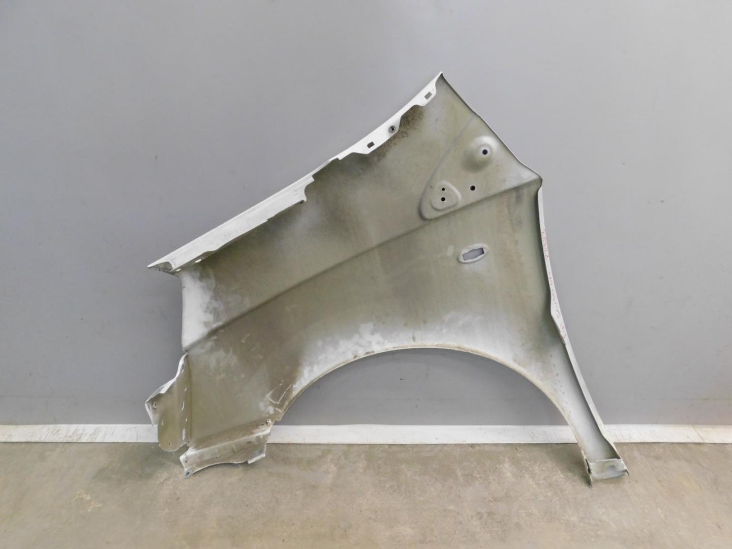 Крыло переднее правое