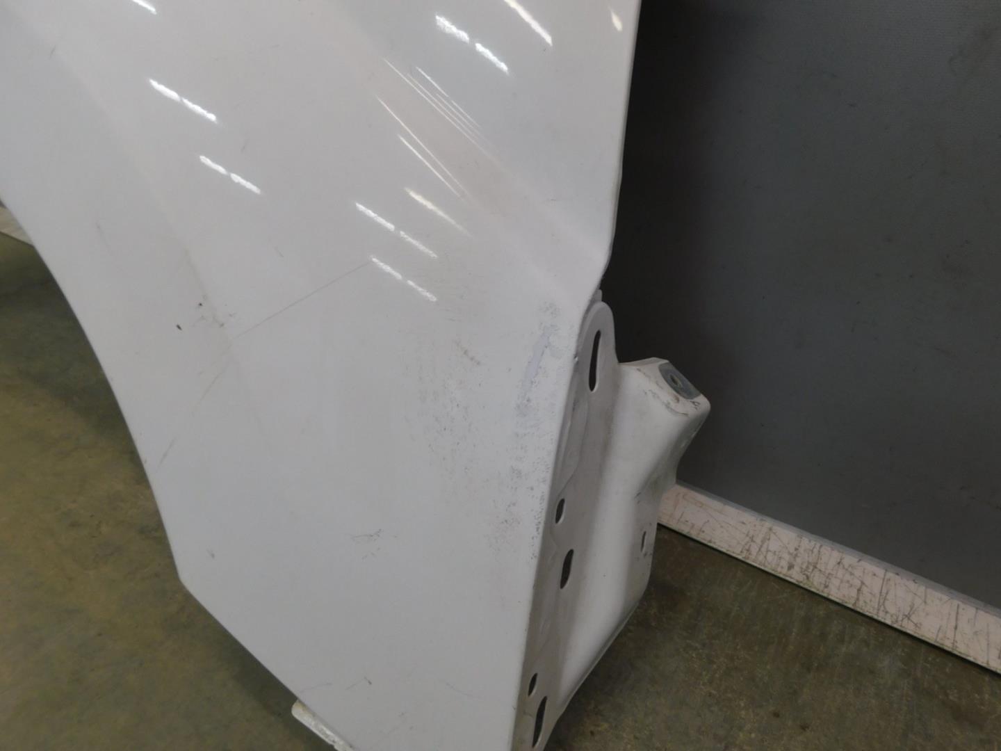 Крыло переднее правое