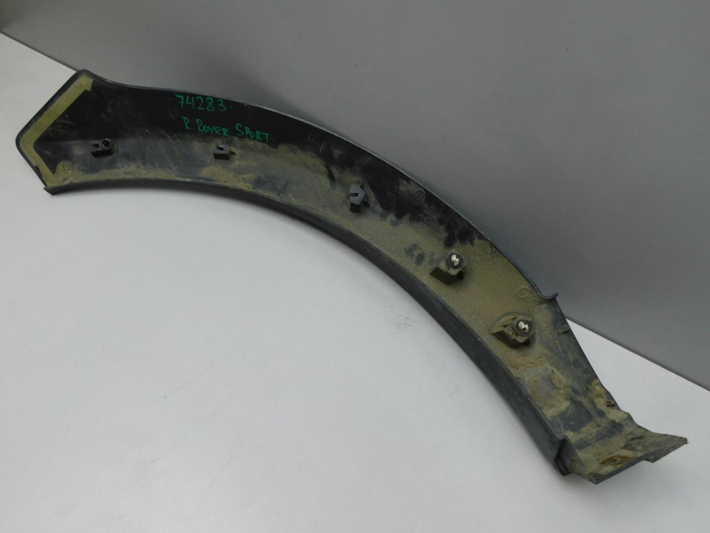 Накладка заднего крыла левого