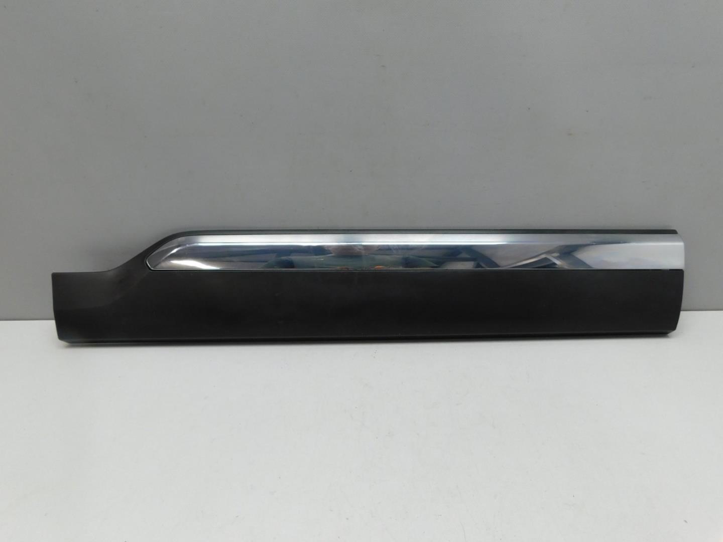 Накладка двери задней правой