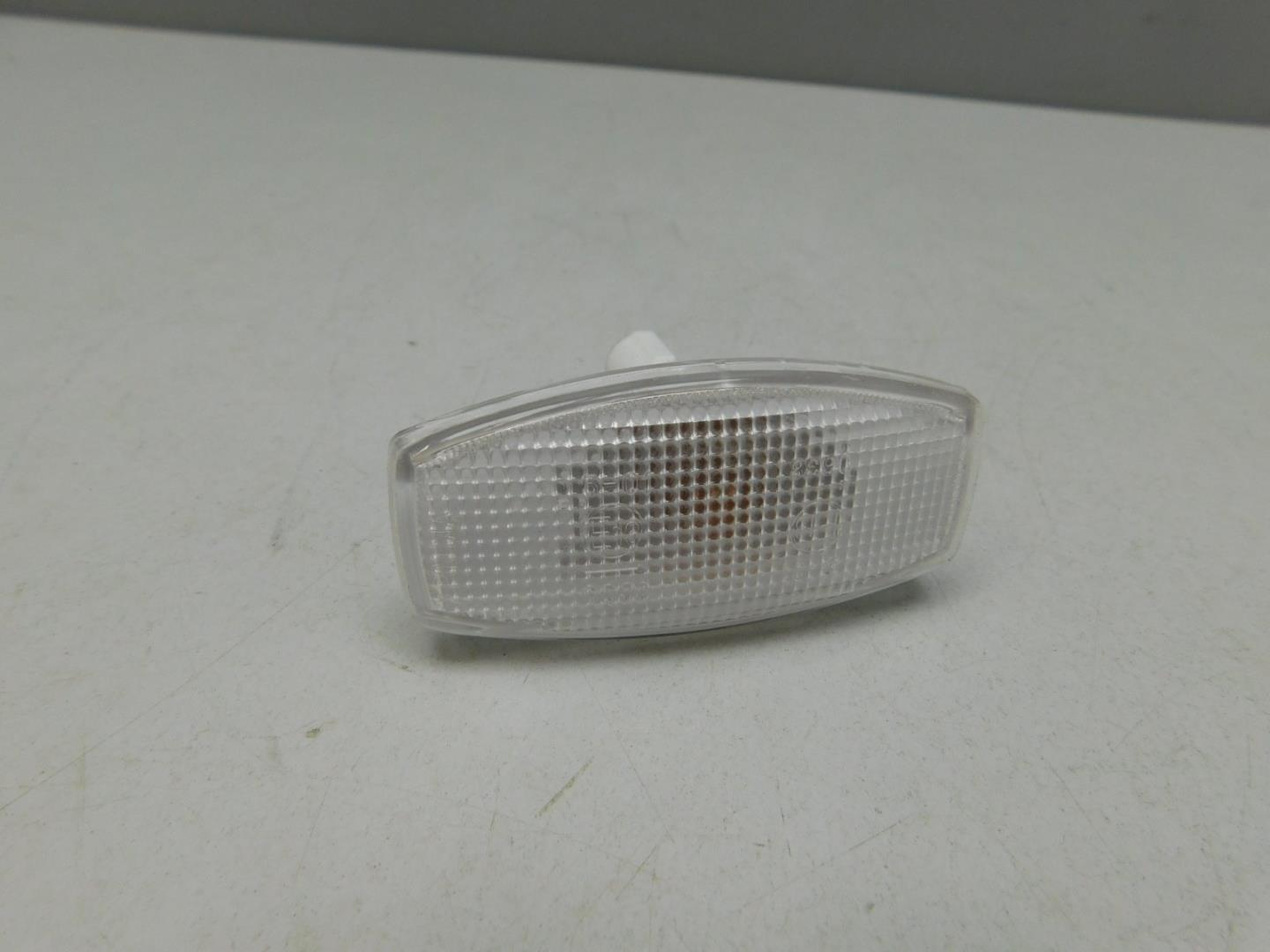 Повторитель поворота белый