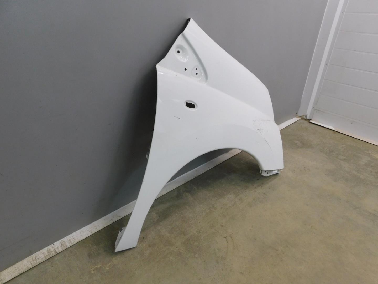 Крыло переднее правое