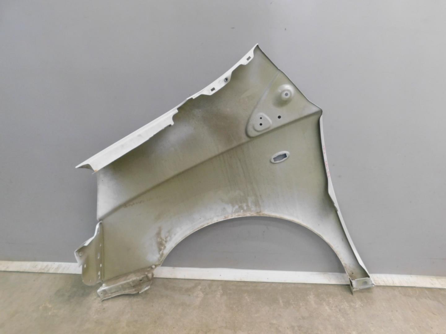 Крыло переднее правое