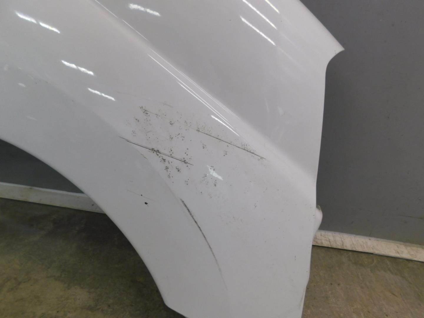 Крыло переднее правое