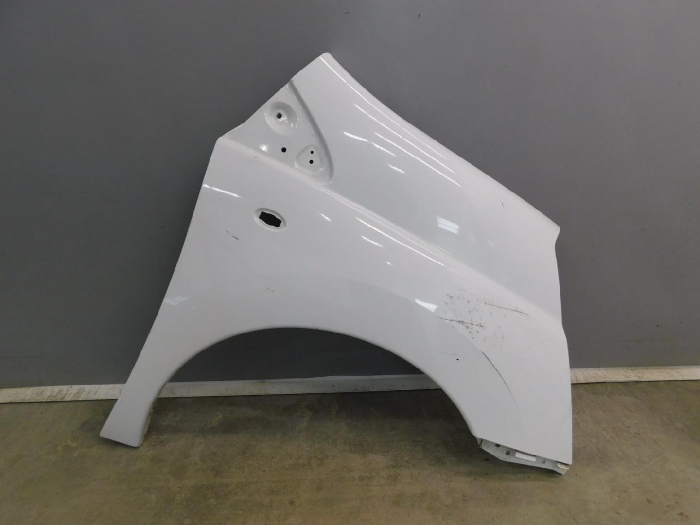 Крыло переднее правое