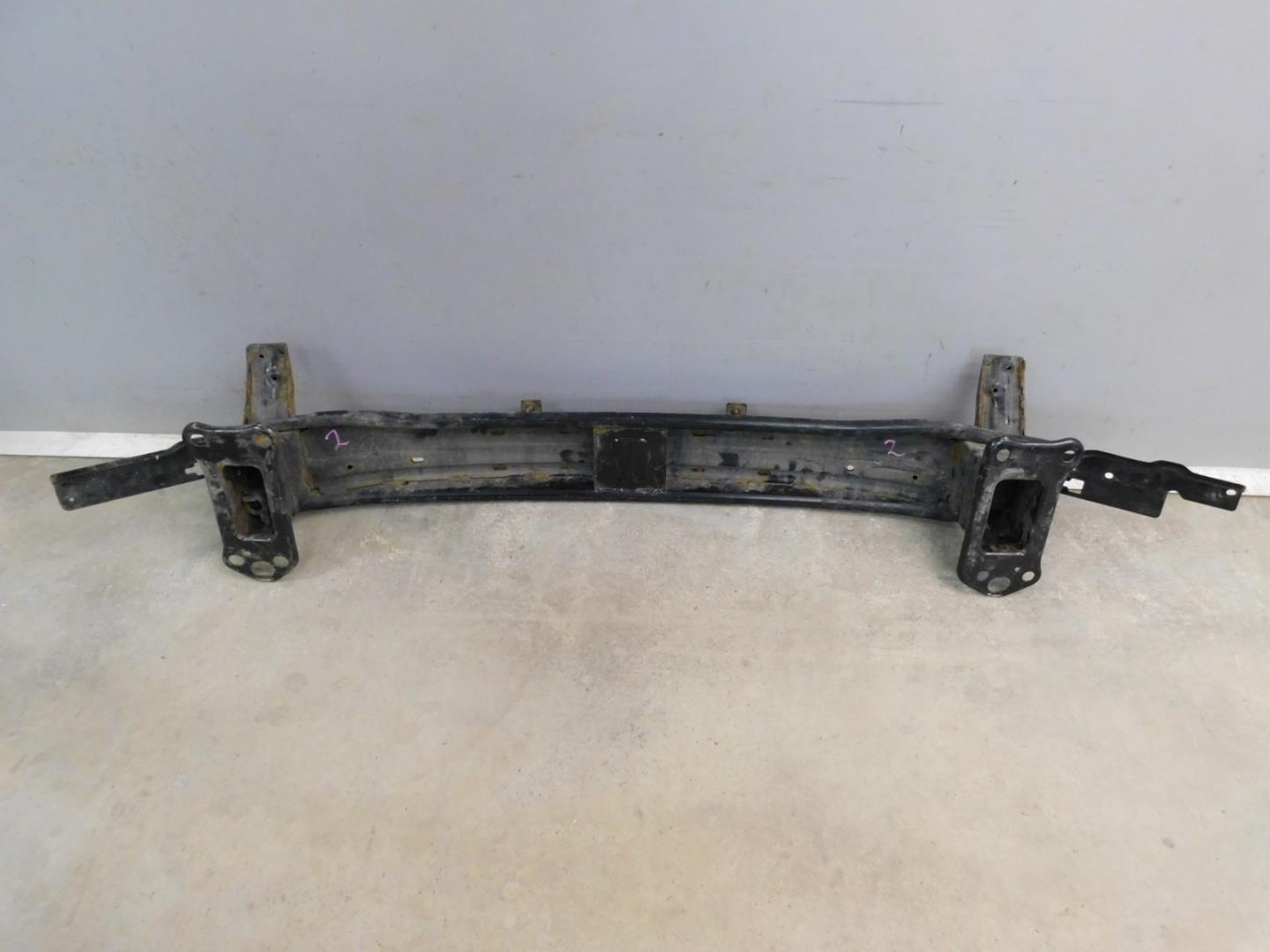 Усилитель переднего бампера