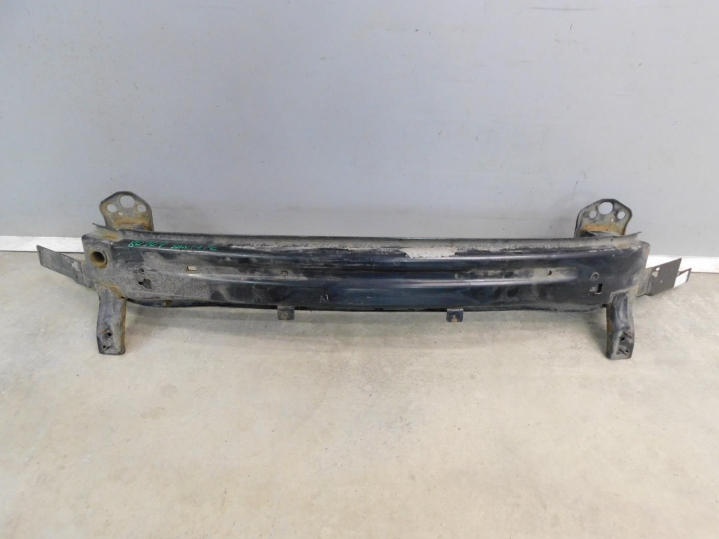 Усилитель переднего бампера