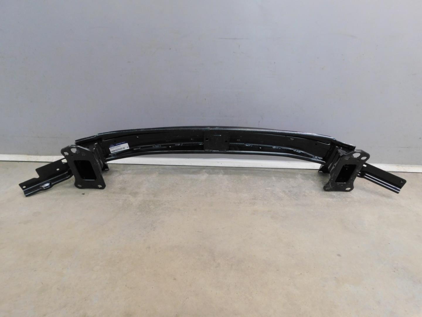 Усилитель переднего бампера