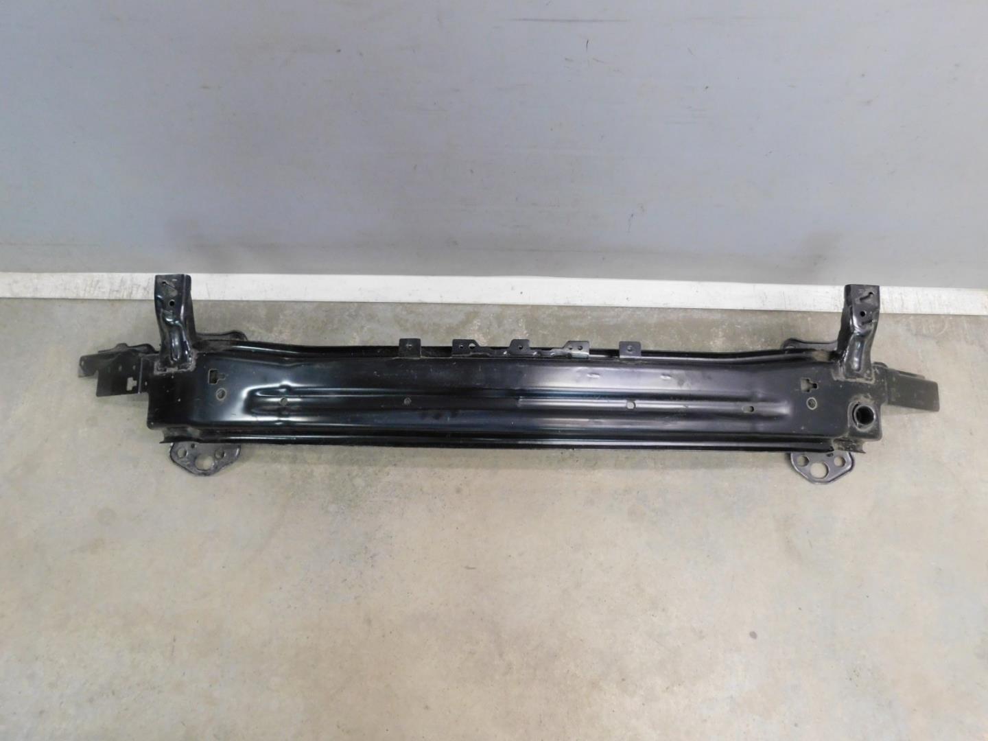 Усилитель переднего бампера