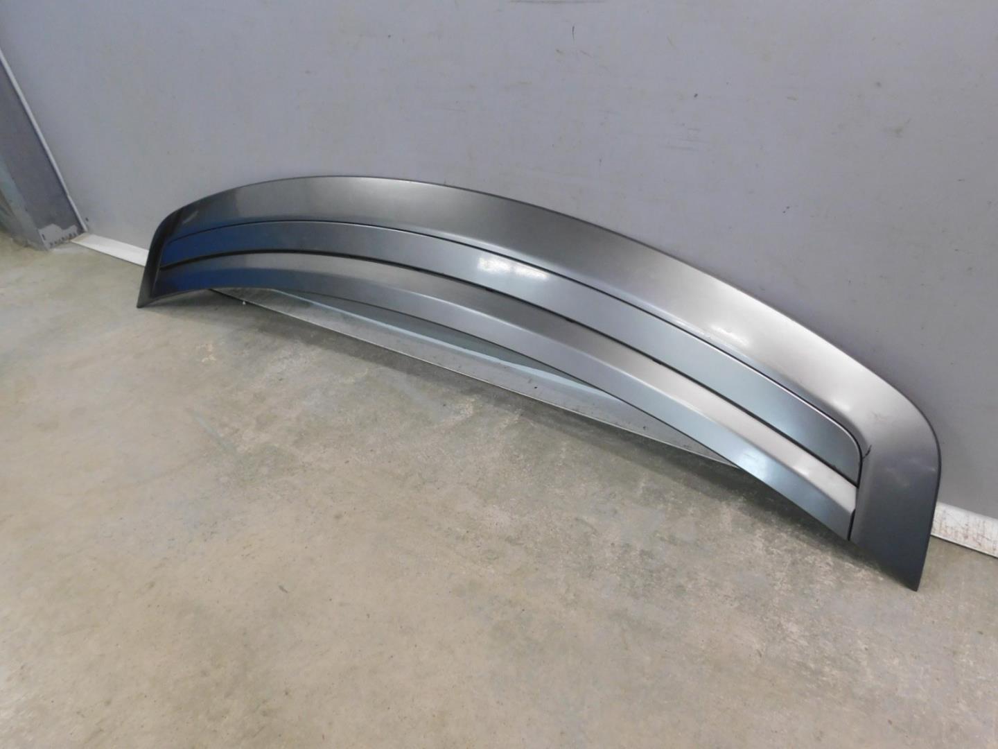 Молдинг капота