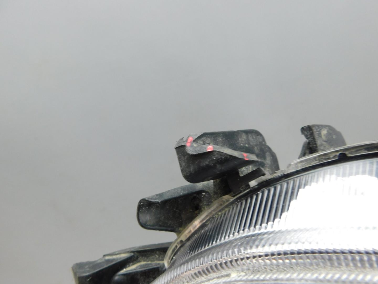 Фара противотуманная левая