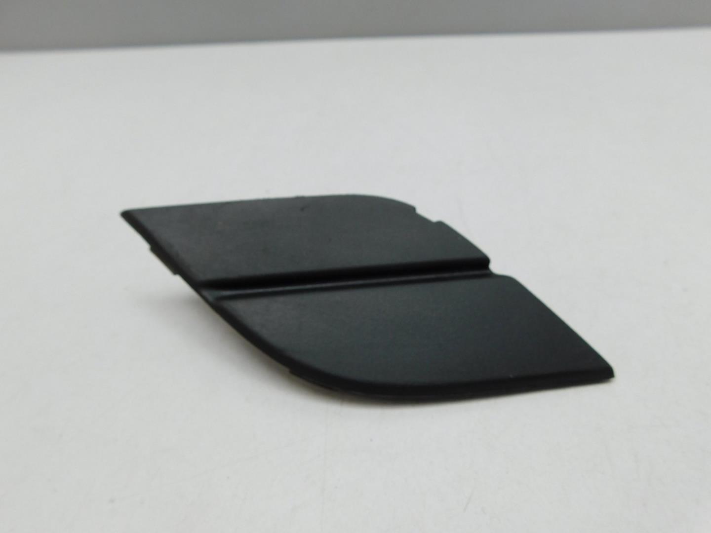 Заглушка буксировочного крюка