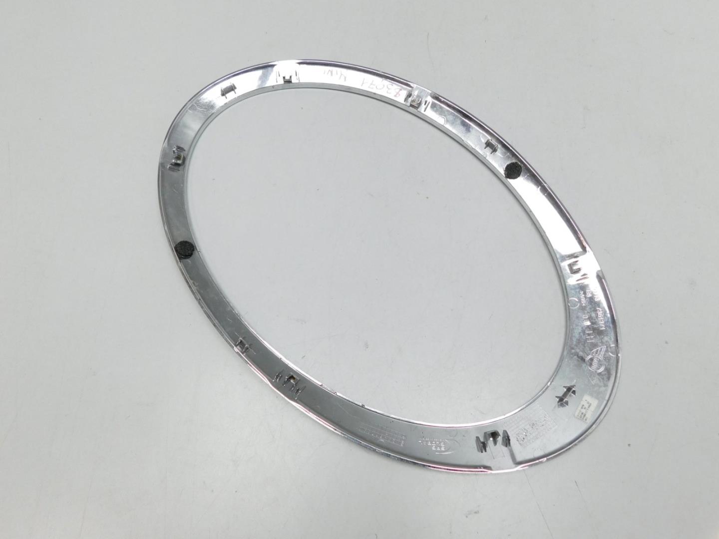 Молдинг капота