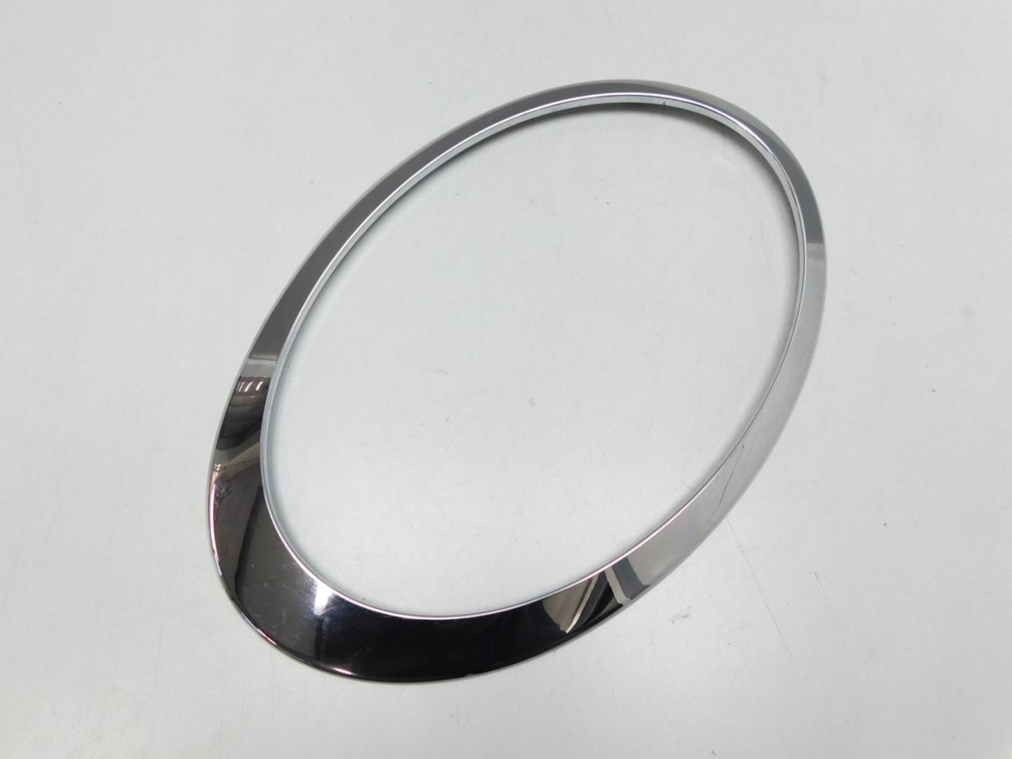 Молдинг капота