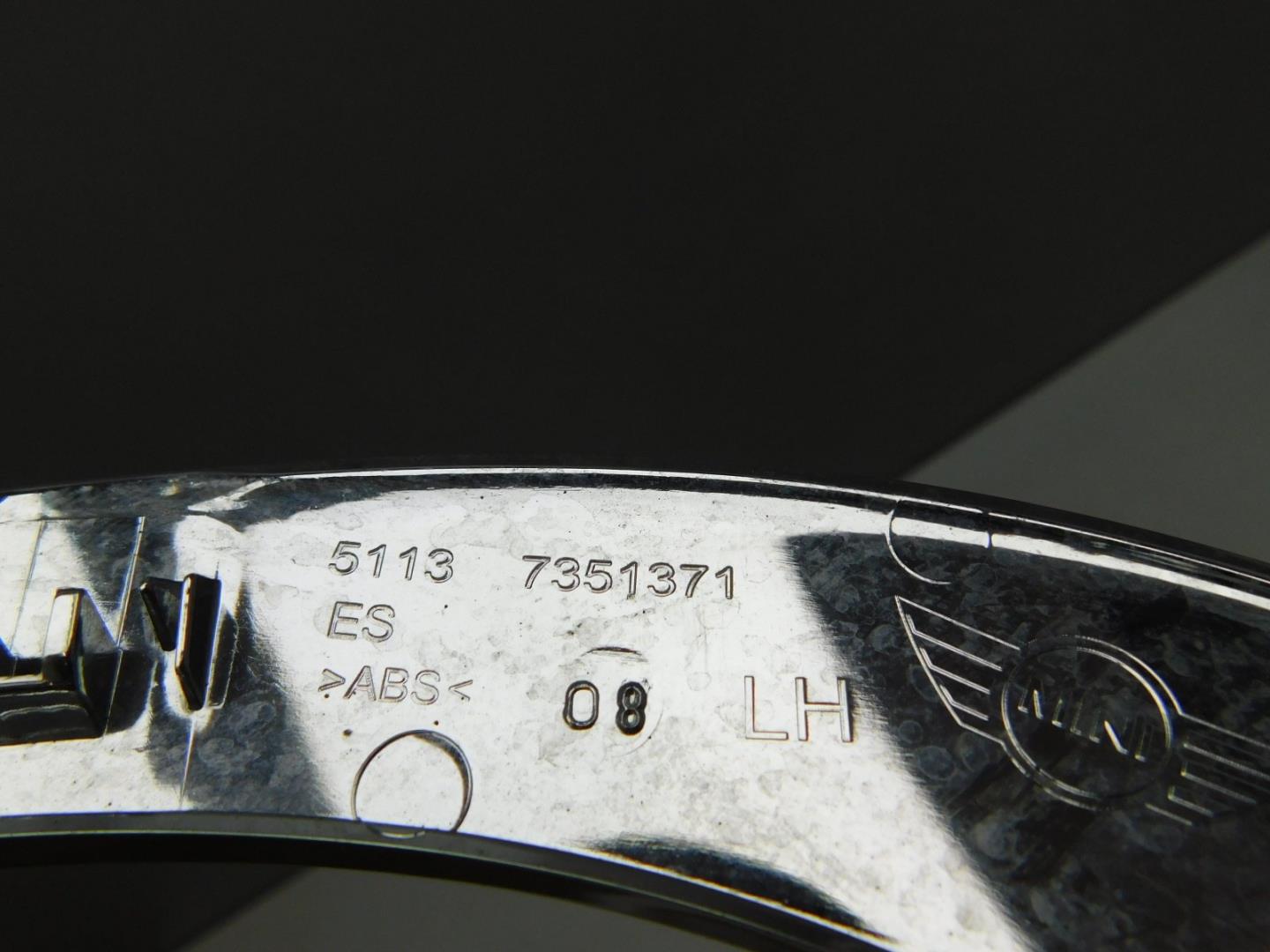 Молдинг капота