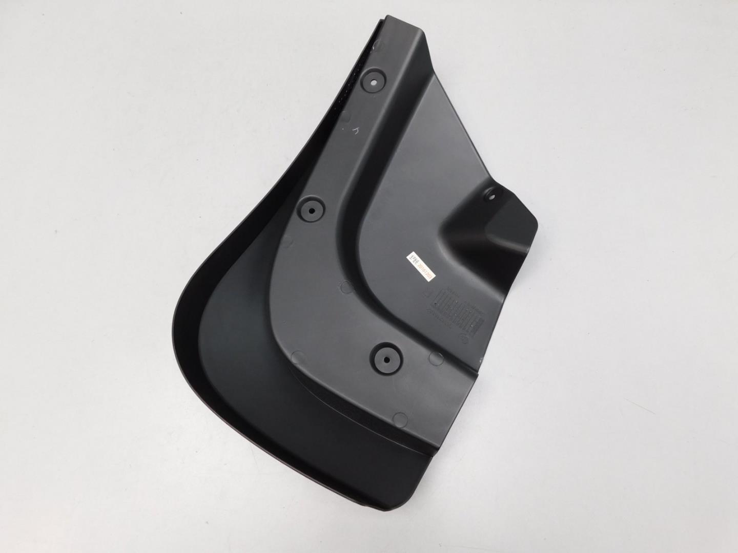 Брызговик задний правый