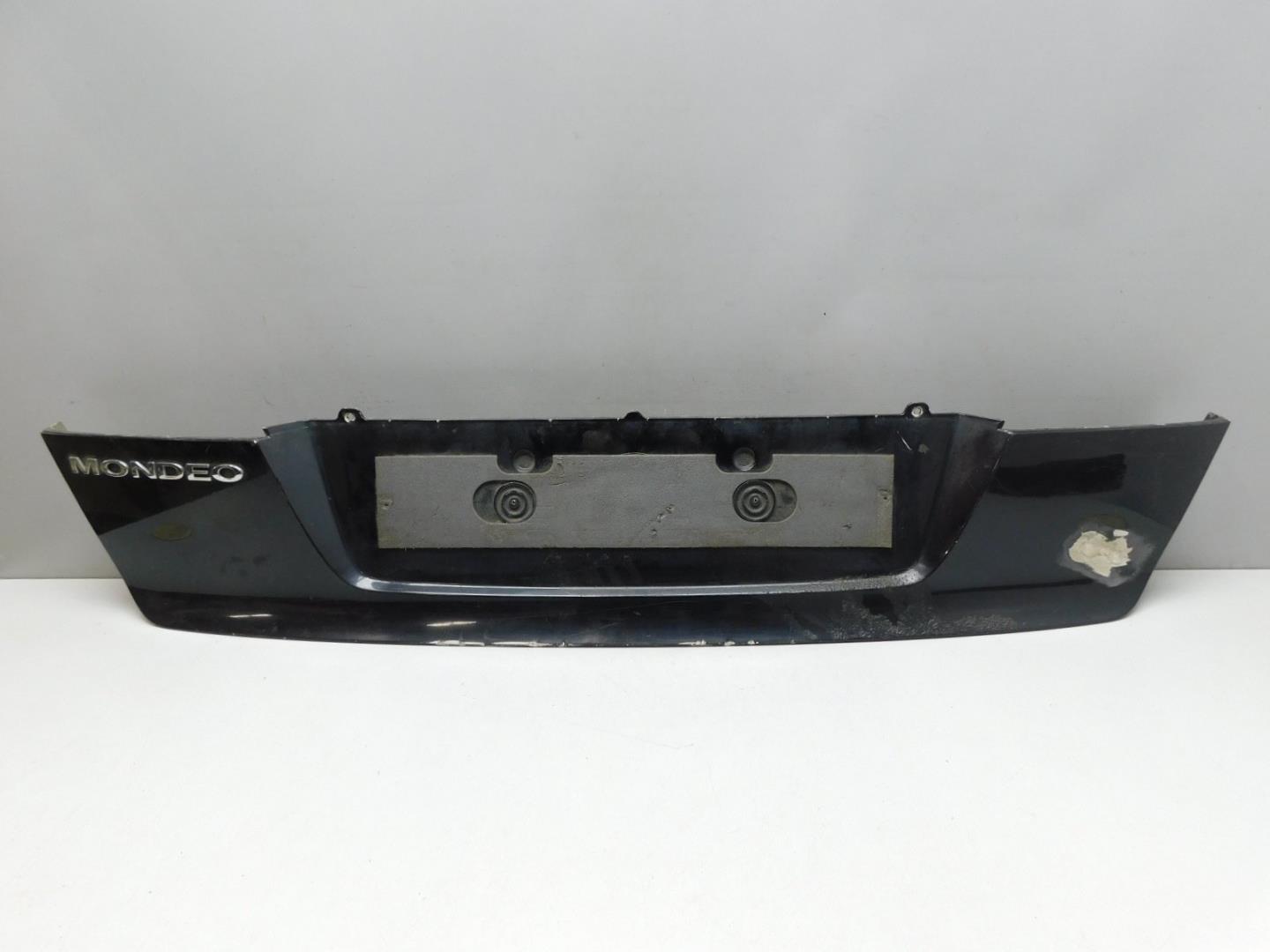 Накладка двери багажника