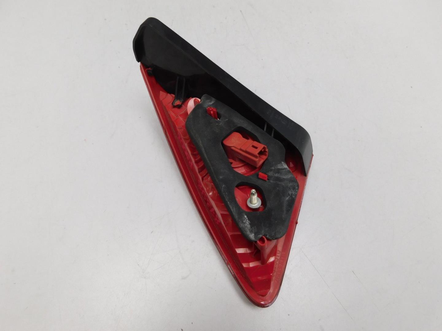 Фонарь задний внутренний левый