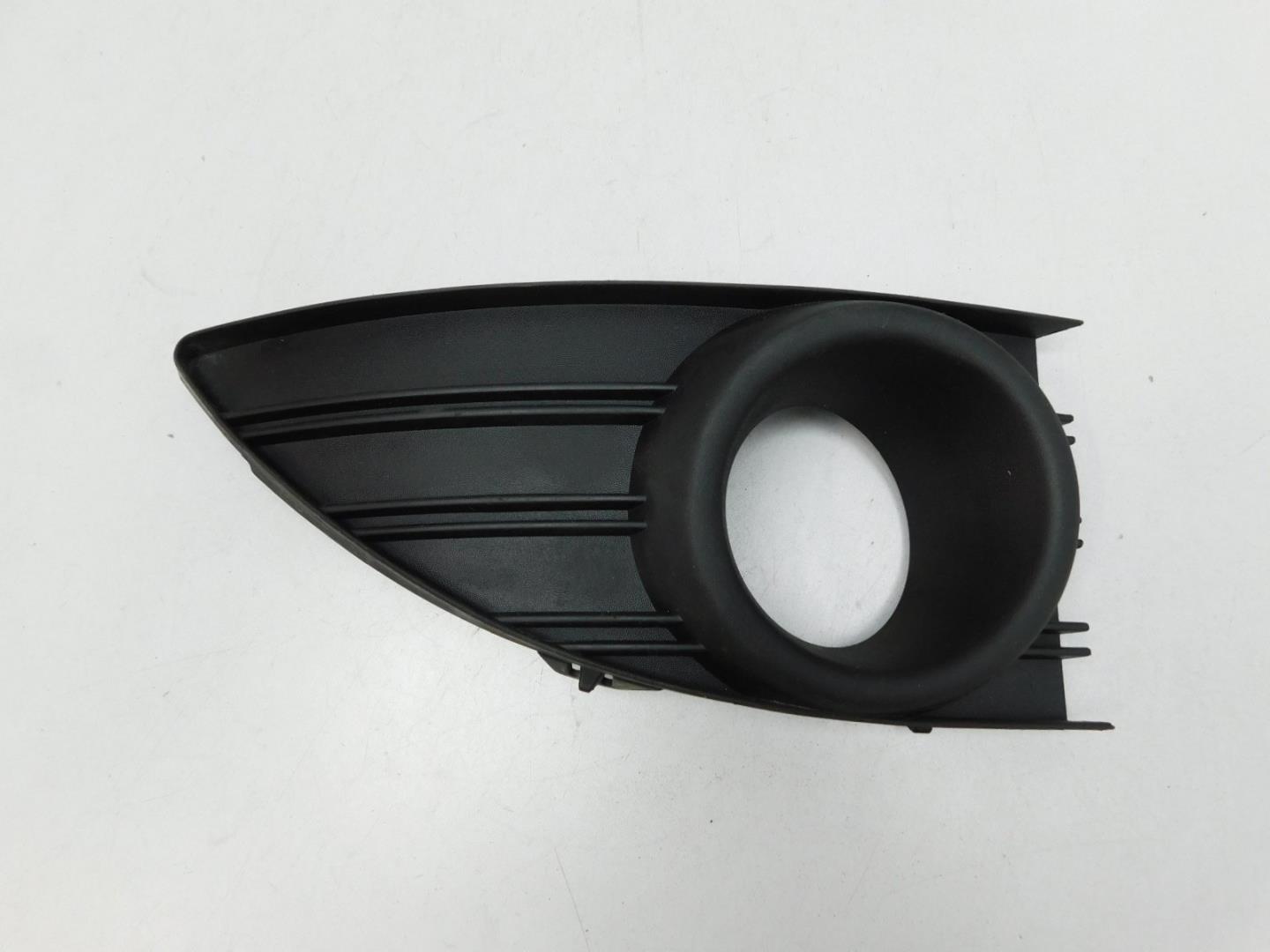 Решетка в бампер правая