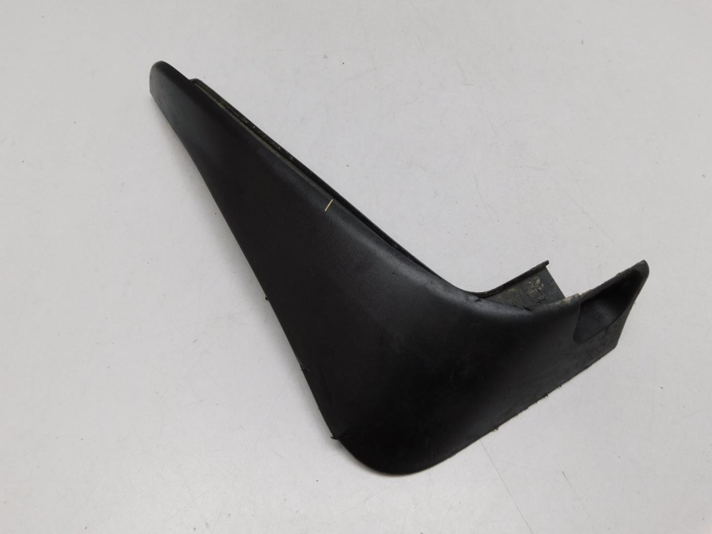 Брызговик задний левый