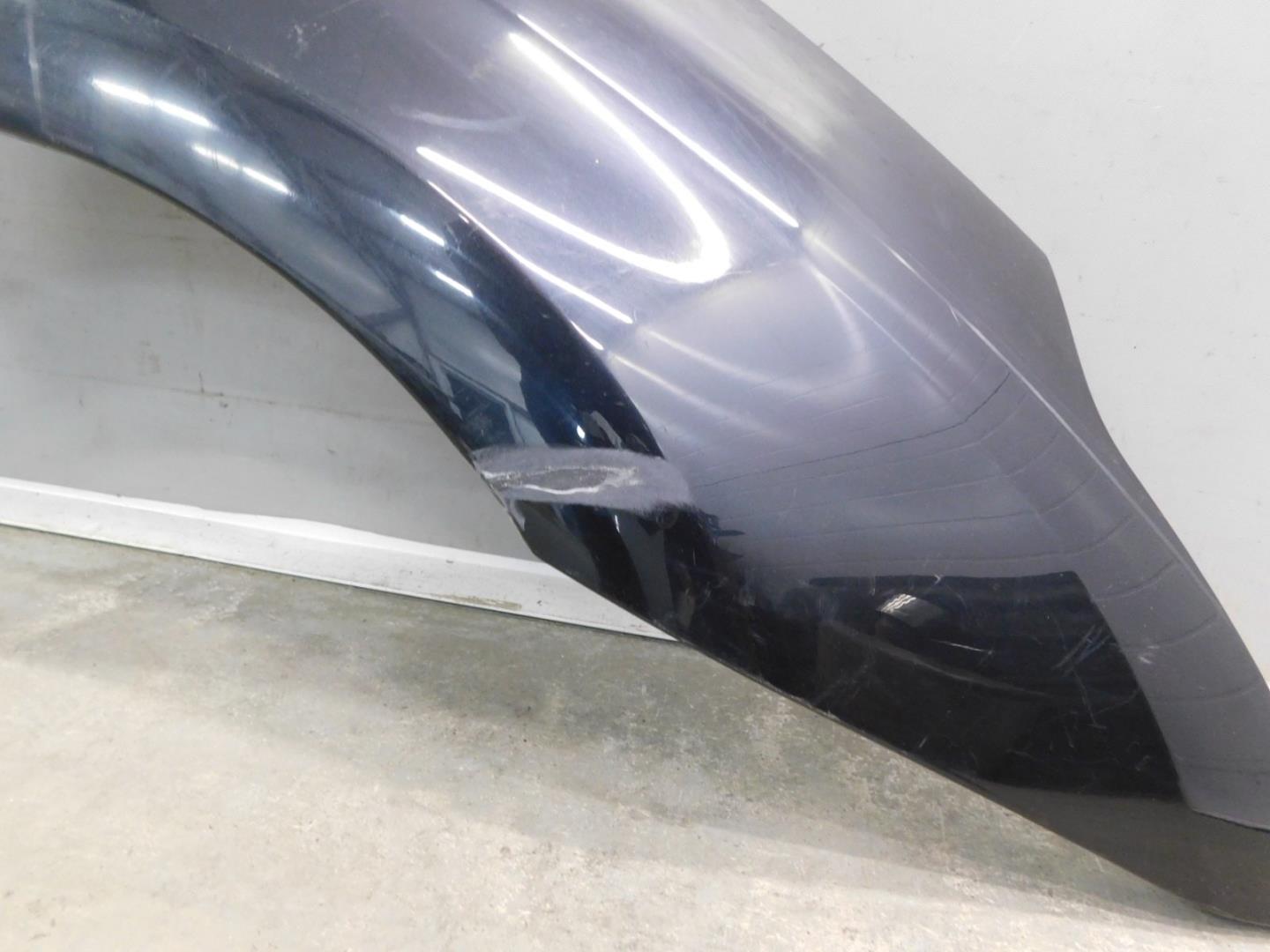 Крыло переднее правое