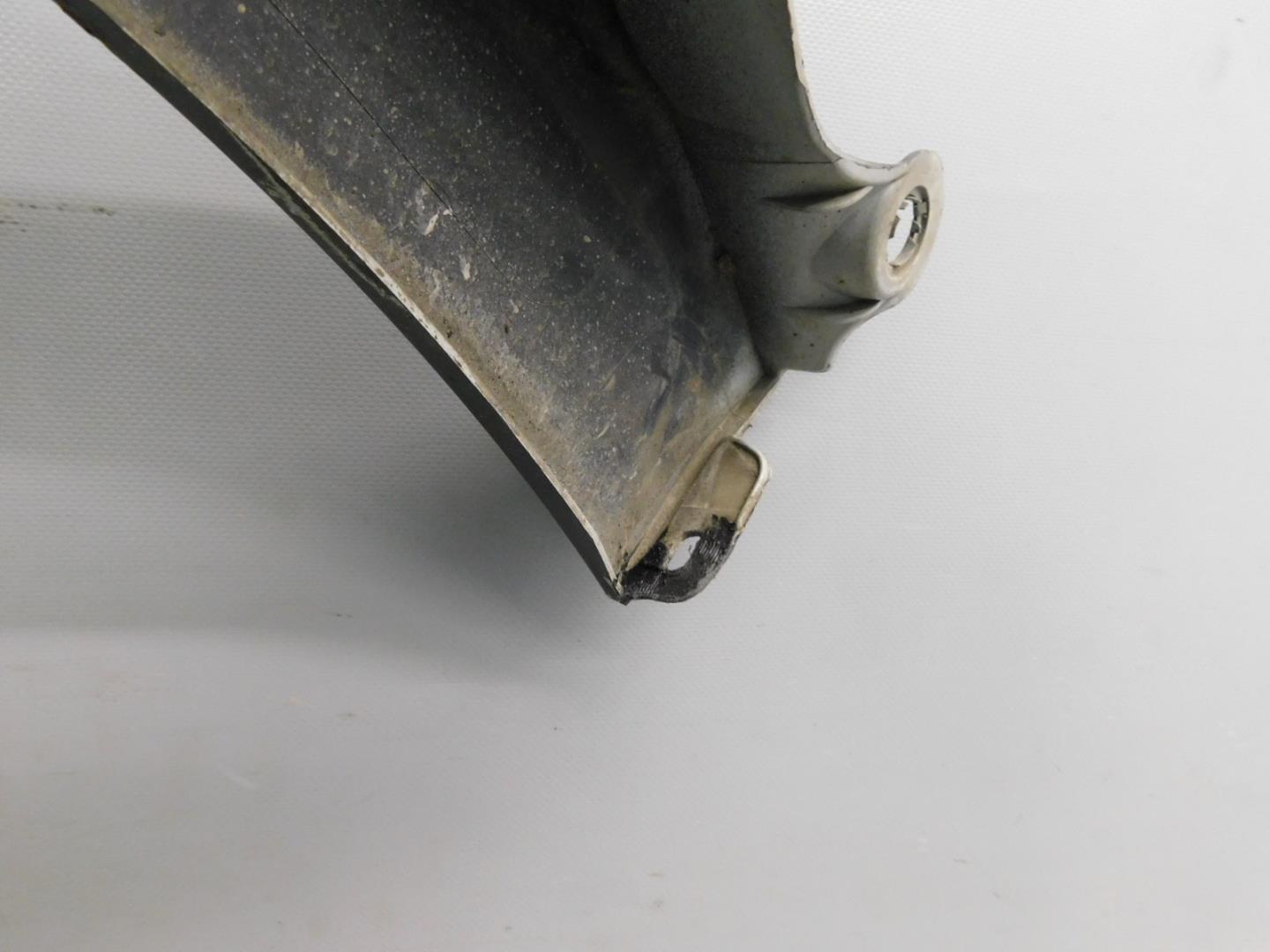 Крыло переднее правое