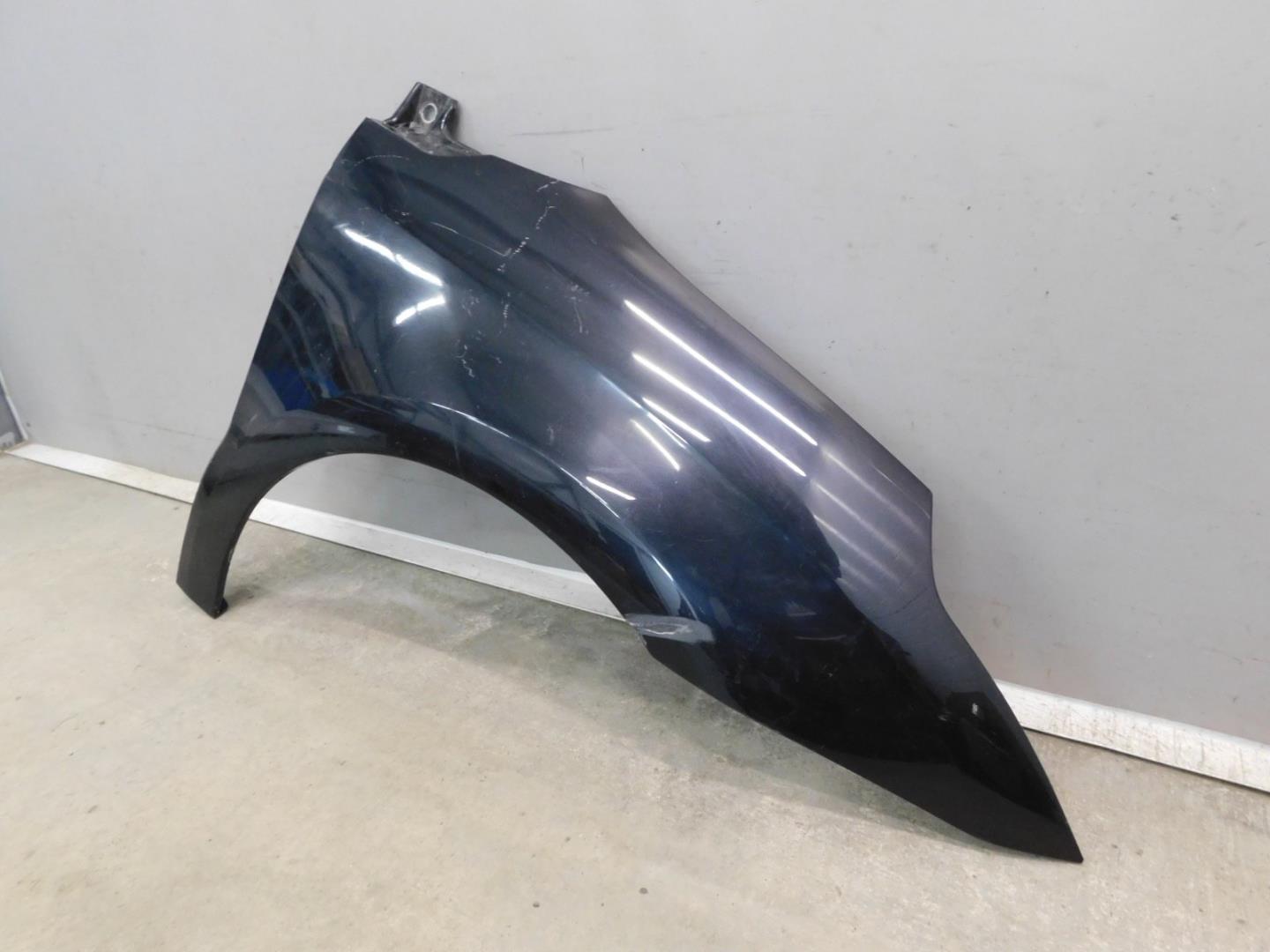 Крыло переднее правое