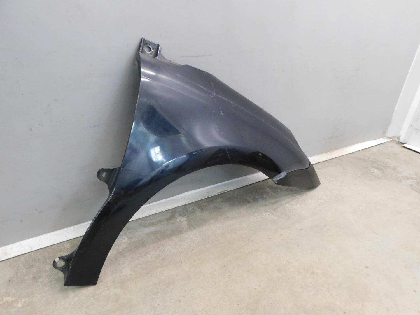 Крыло переднее правое