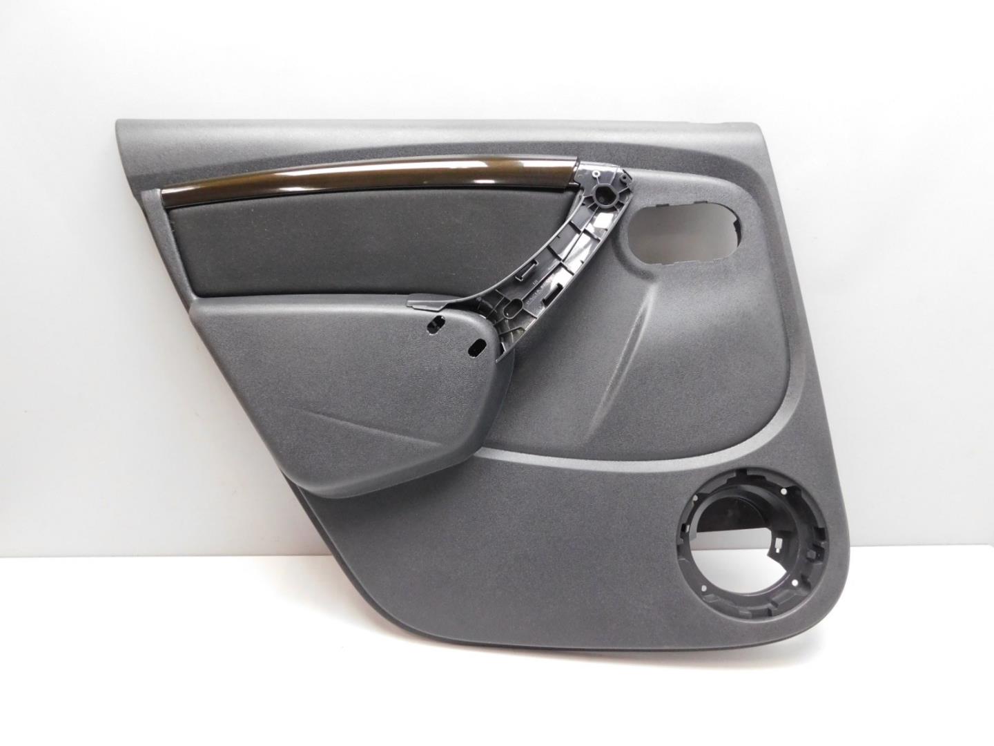 Обшивка двери задней левой