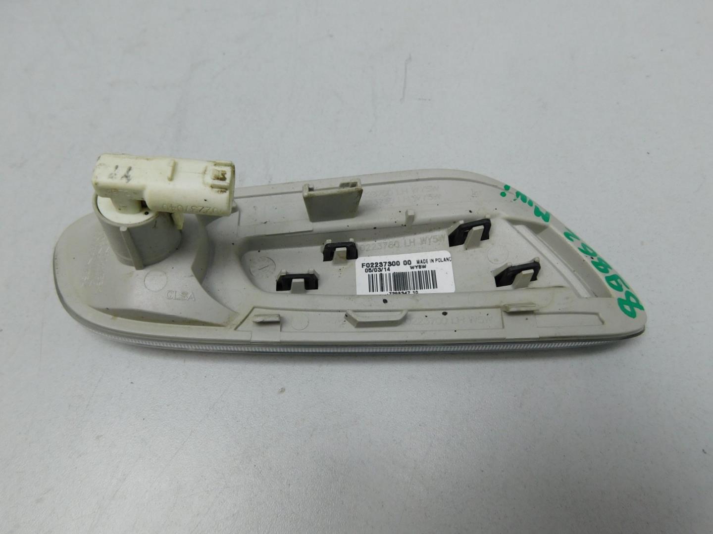 Повторитель поворота белый