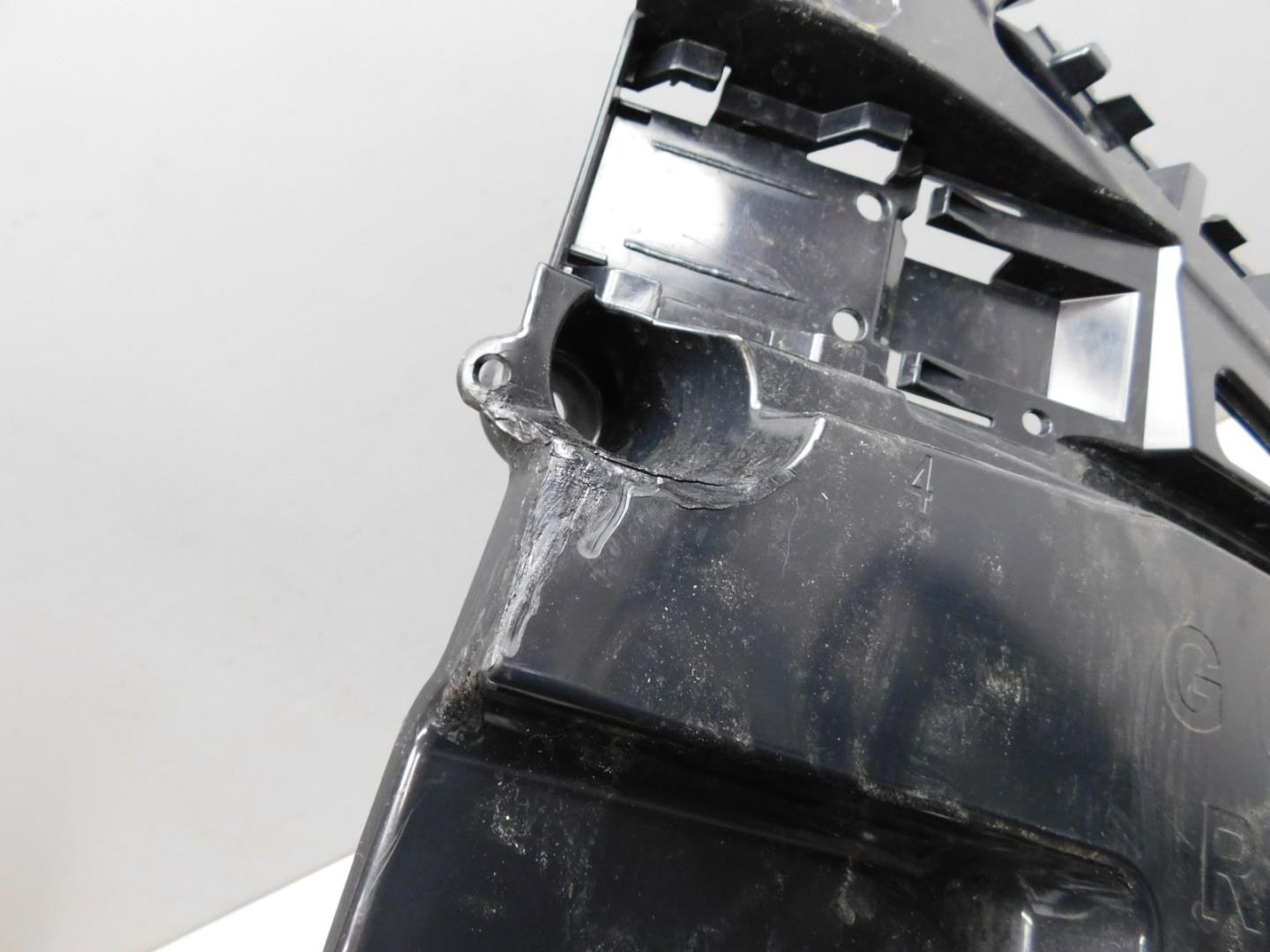 Кронштейн заднего бампера