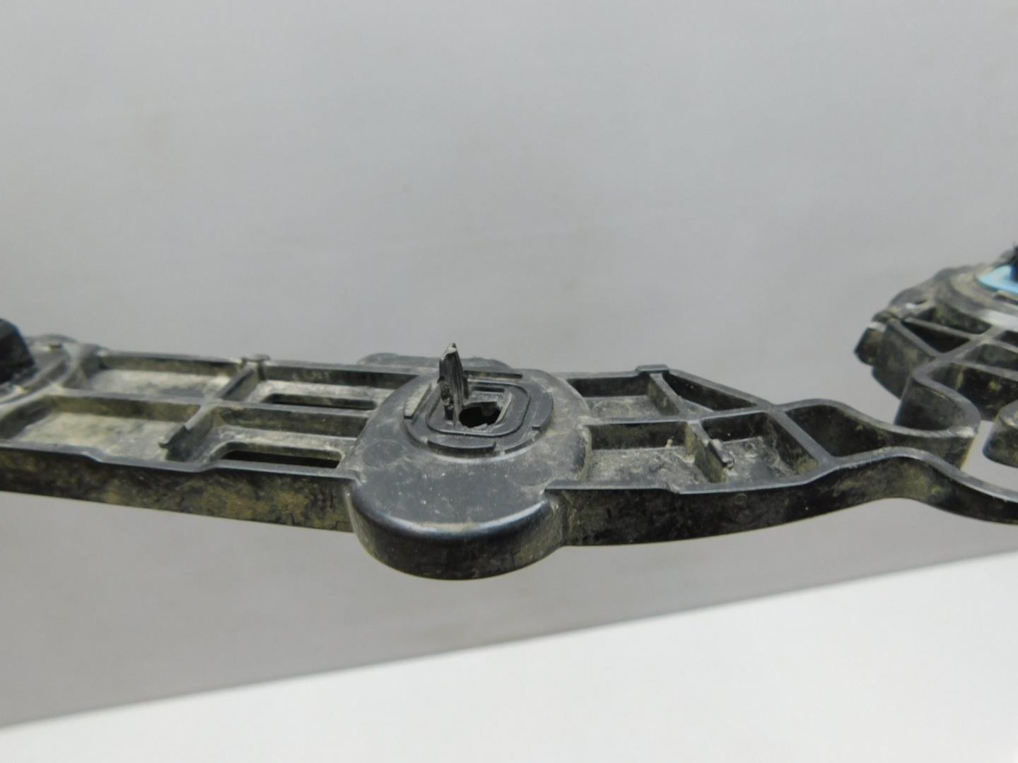 Кронштейн заднего бампера