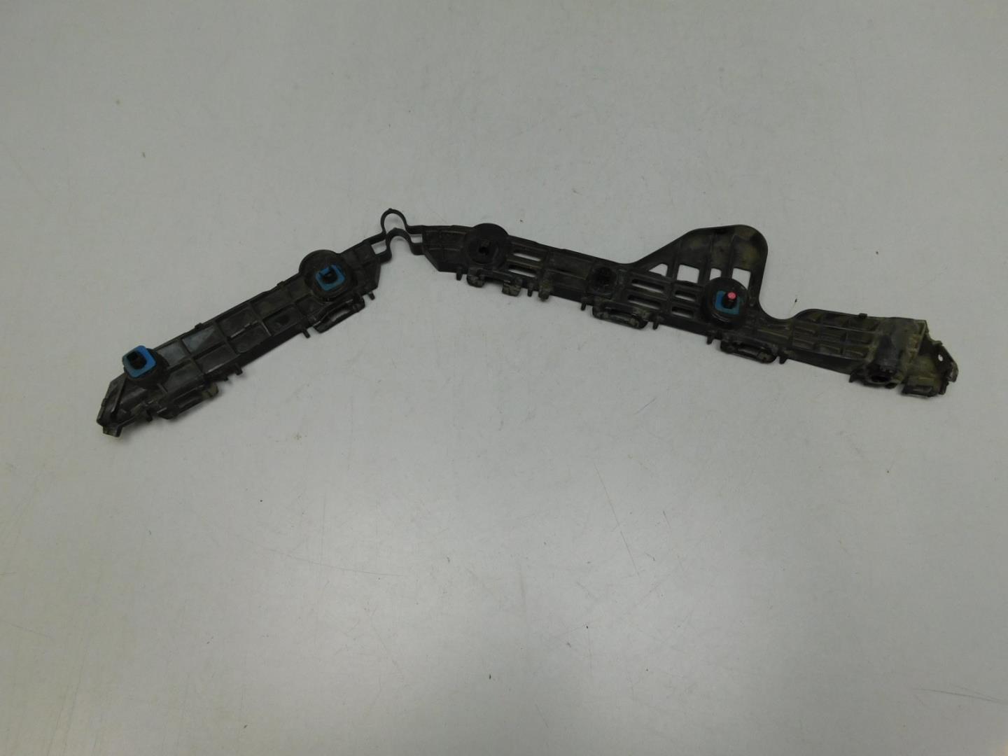 Кронштейн заднего бампера