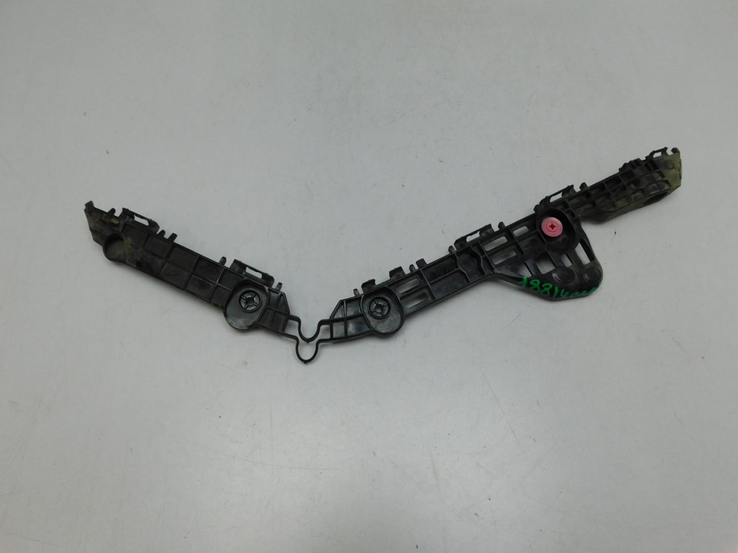 Кронштейн заднего бампера