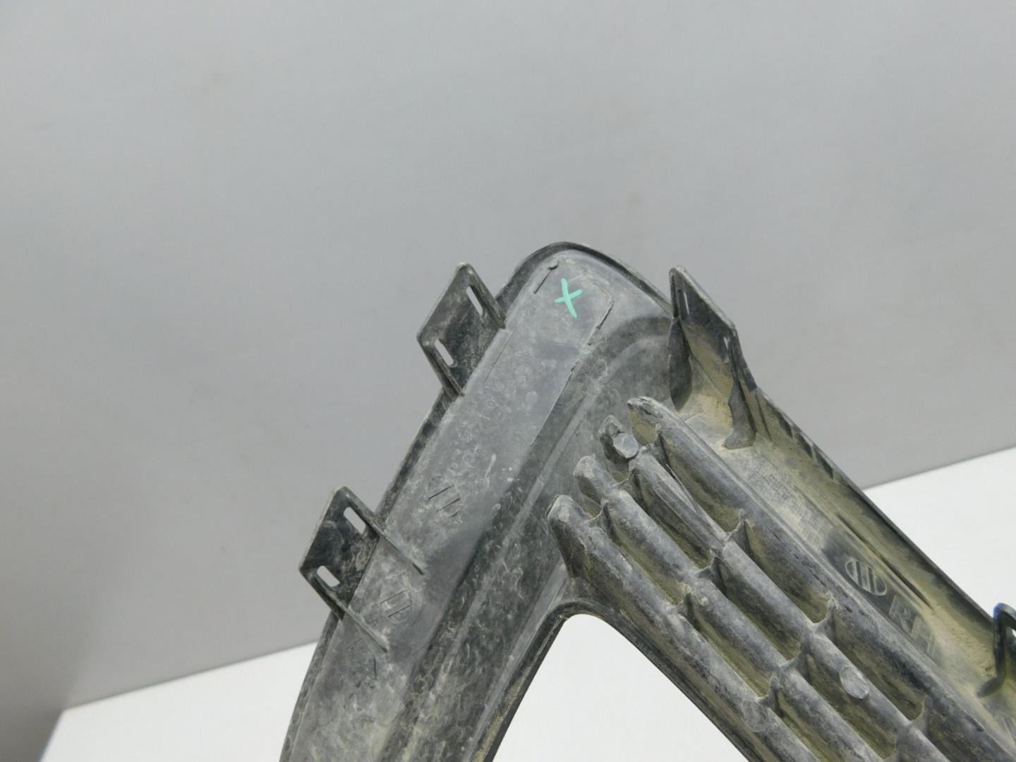 Решетка в бампер правая