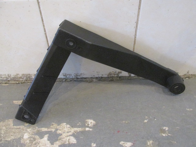 Кронштейн заднего бампера