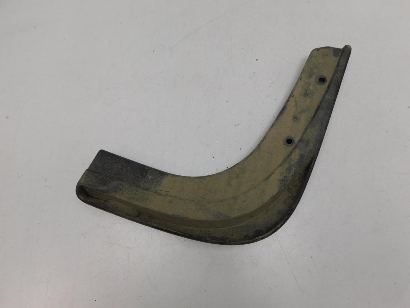 Брызговик задний левый