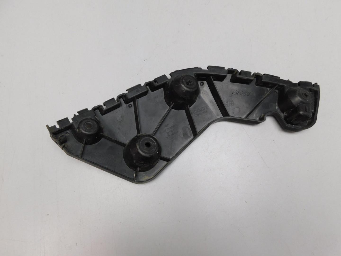 Направляющая заднего бампера