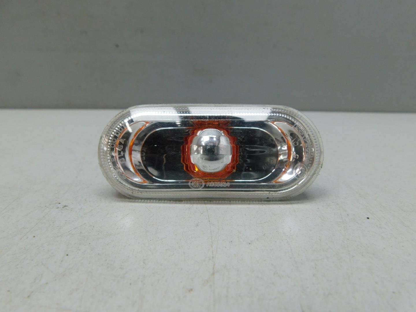 Повторитель поворота белый