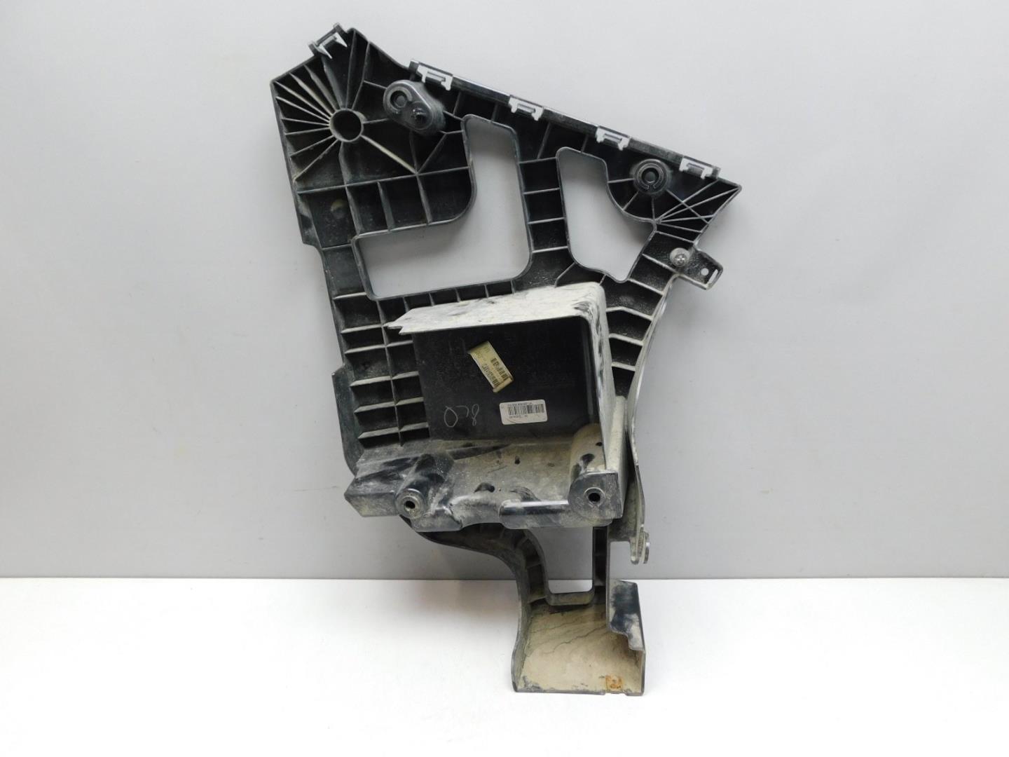 Кронштейн заднего бампера