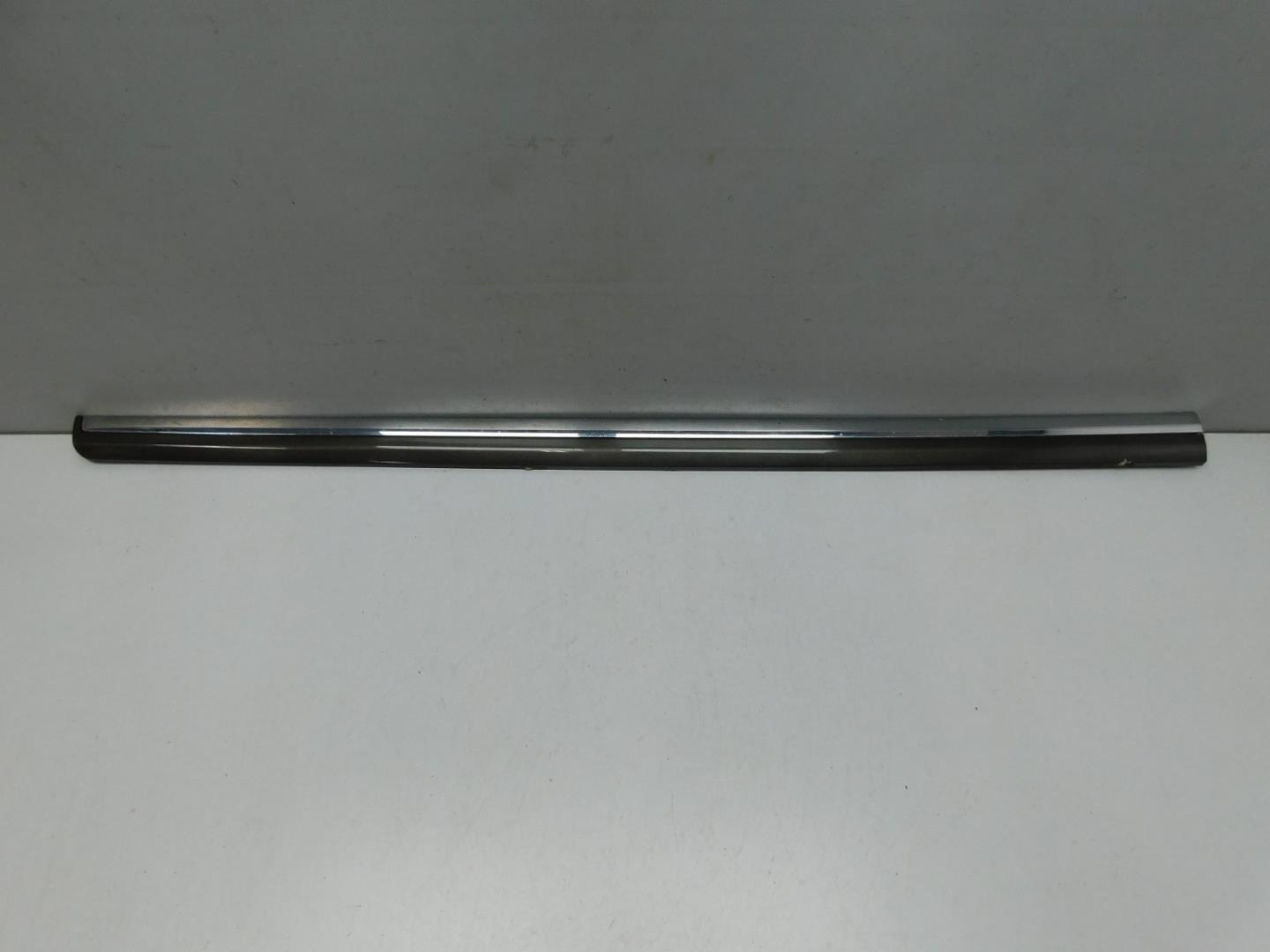 Молдинг двери передней левой