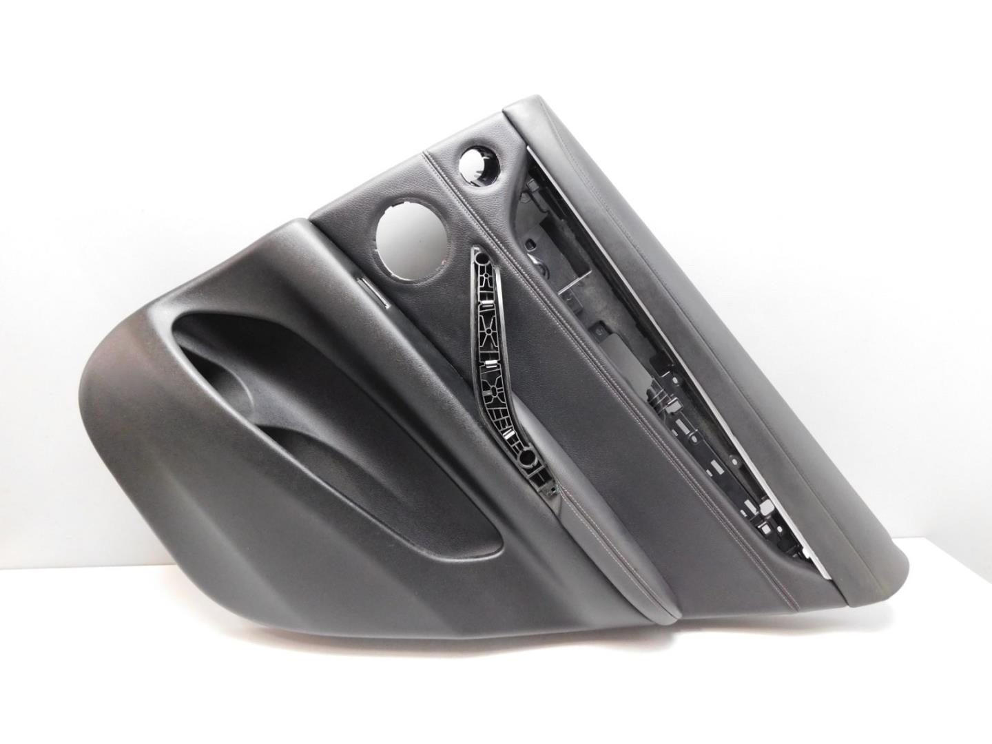 Обшивка двери задней правой