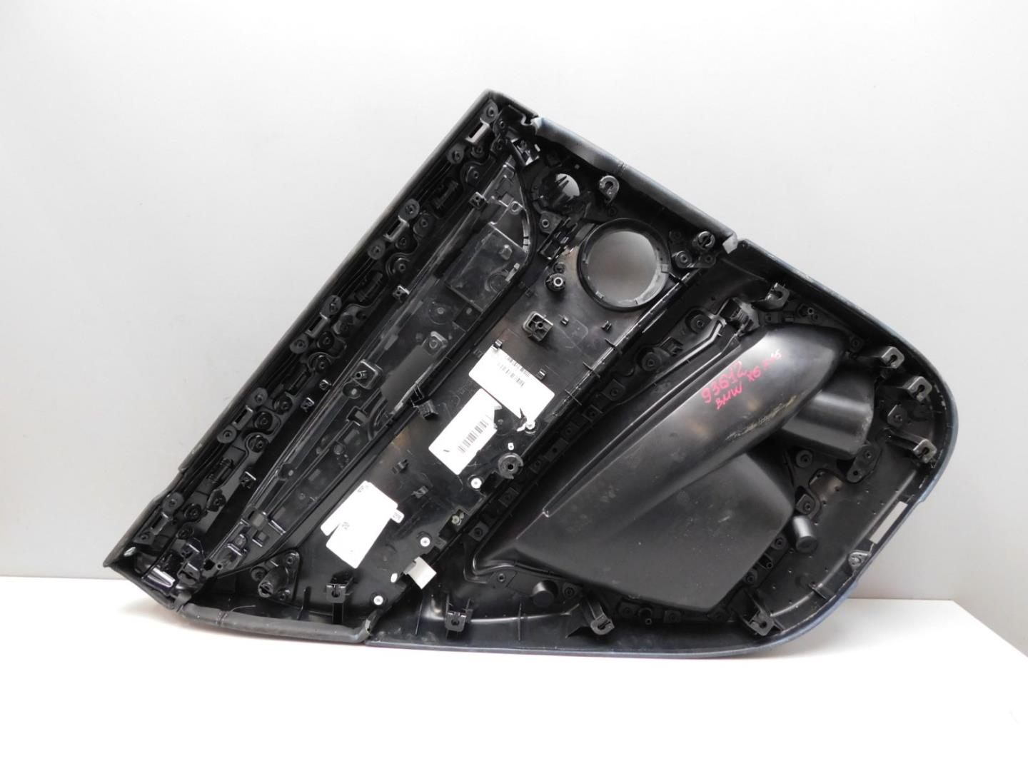 Обшивка двери задней правой