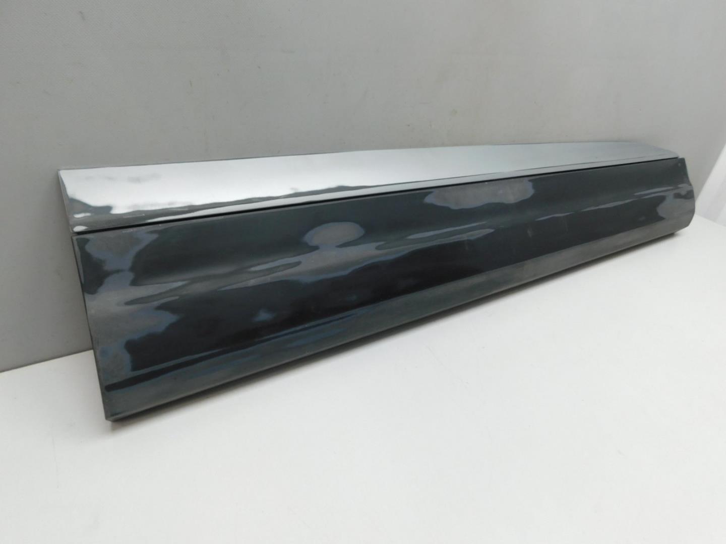 Накладка двери передней правой