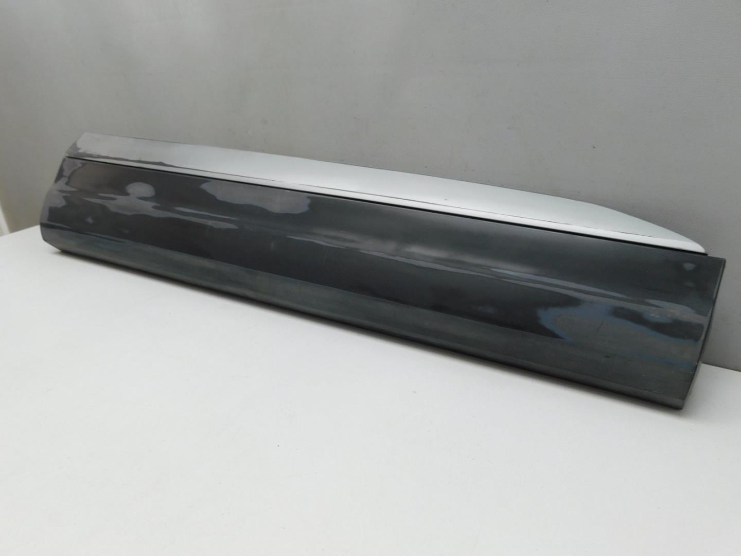 Накладка двери передней правой