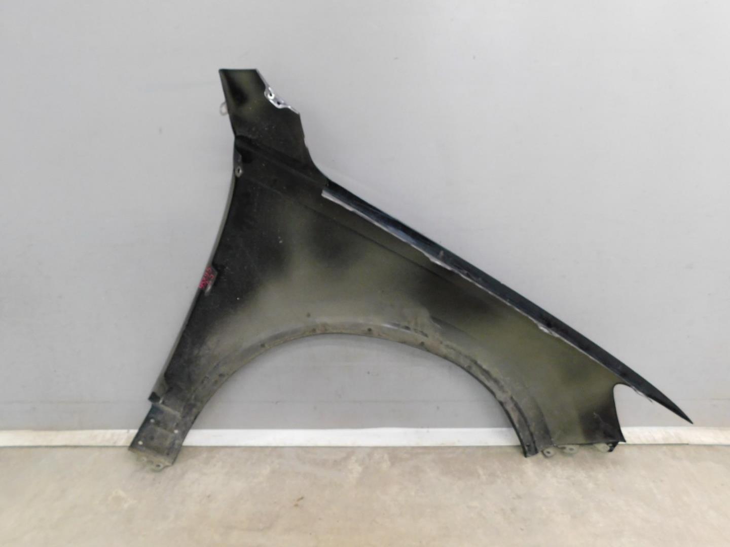 Крыло переднее левое