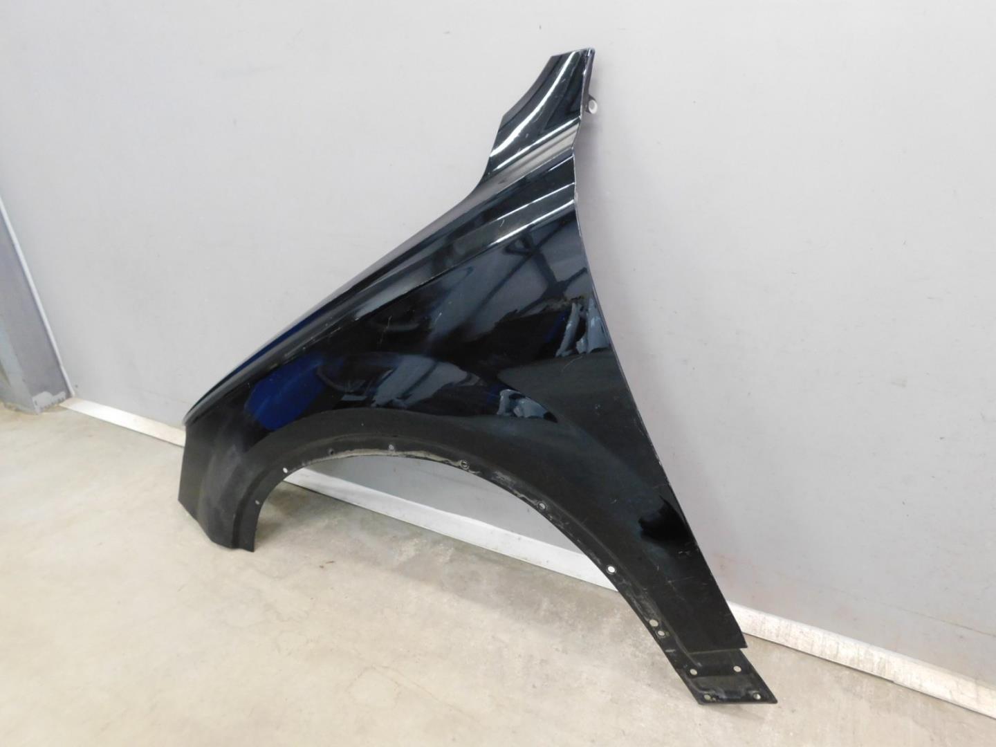 Крыло переднее левое