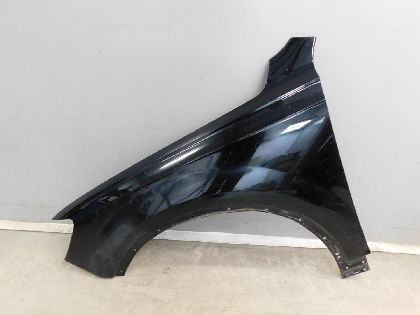 Крыло переднее левое