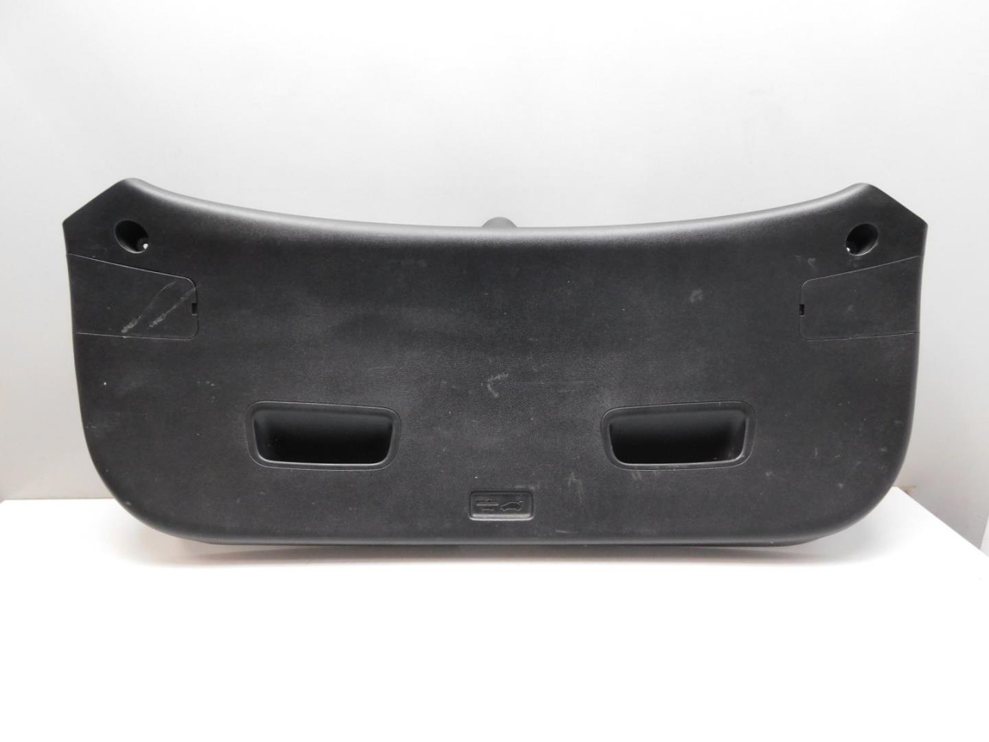 Обшивка двери багажника