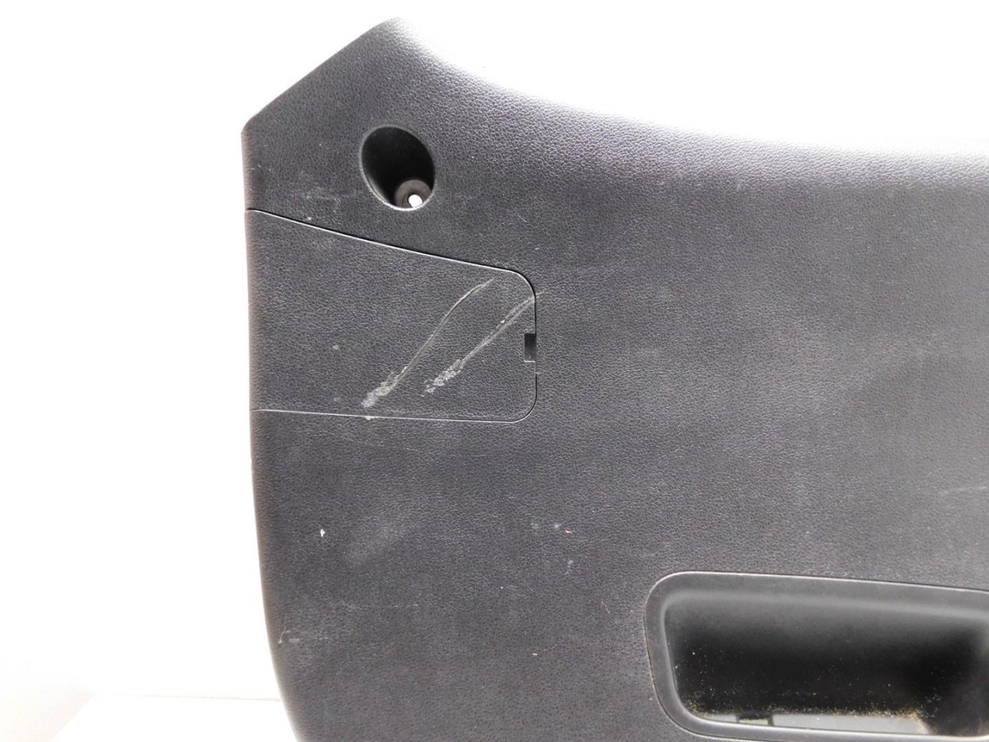 Обшивка двери багажника